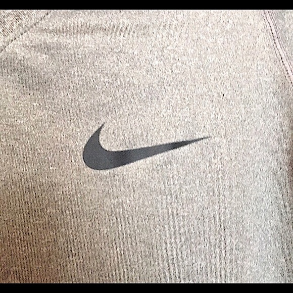 🆕🔥NIKEPRO DRI FIT REALLY CUTE SILKY SOFT GRAY&WHITE STRIPED V-NECK&BLACK SHIRT - Picture 9 of 16